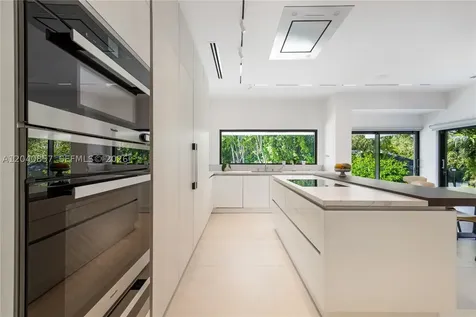 7180 E Lago Drive Coral Gables FL 33143
