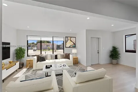 31 W 64th Street Hialeah FL 33012