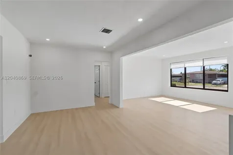 31 W 64th Street Hialeah FL 33012