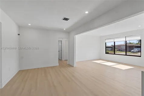 31 W 64th Street Hialeah FL 33012