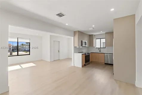 31 W 64th Street Hialeah FL 33012
