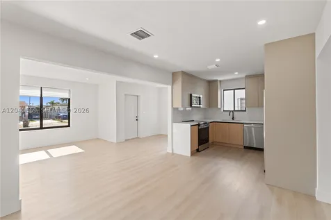 31 W 64th Street Hialeah FL 33012