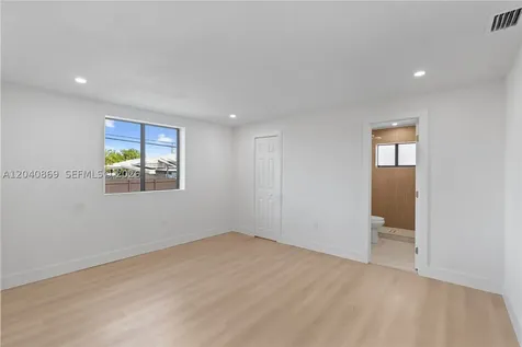 31 W 64th Street Hialeah FL 33012