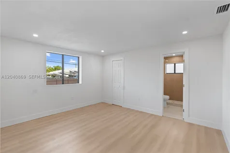 31 W 64th Street Hialeah FL 33012