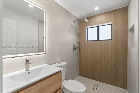 31 W 64th Street Hialeah FL 33012