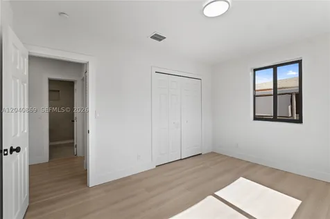 31 W 64th Street Hialeah FL 33012