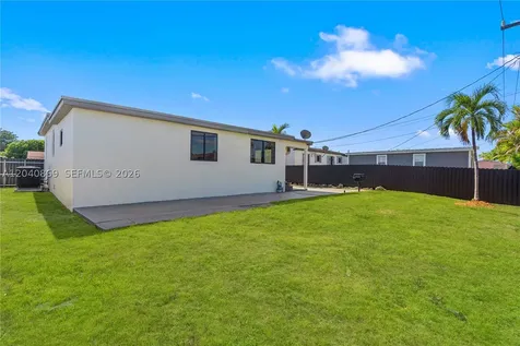 31 W 64th Street Hialeah FL 33012