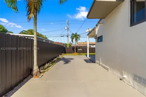 31 W 64th Street Hialeah FL 33012