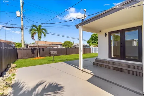 31 W 64th Street Hialeah FL 33012