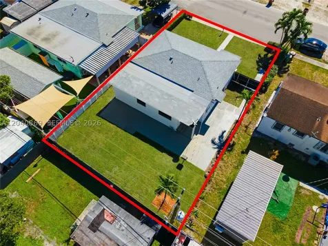 31 W 64th Street Hialeah FL 33012