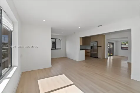 31 W 64th Street Hialeah FL 33012