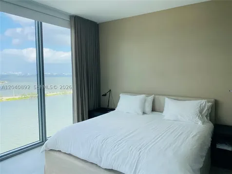 Miami FL 33137