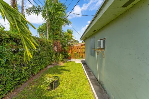 6860 SW 18th Street Miami FL 33155