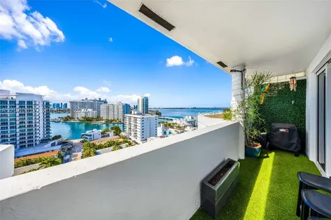 1621 Bay Road Miami Beach FL 33139