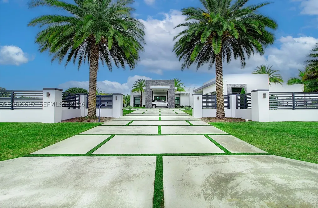 13052 NW 102nd Avenue Hialeah Gardens FL 33018