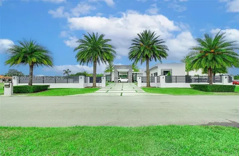 13052 NW 102nd Avenue Hialeah Gardens FL 33018