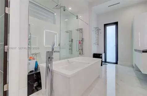 13052 NW 102nd Avenue Hialeah Gardens FL 33018