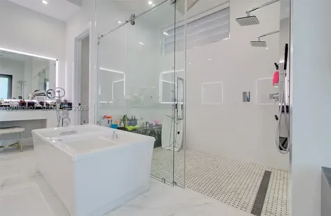 13052 NW 102nd Avenue Hialeah Gardens FL 33018