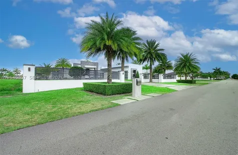13052 NW 102nd Avenue Hialeah Gardens FL 33018