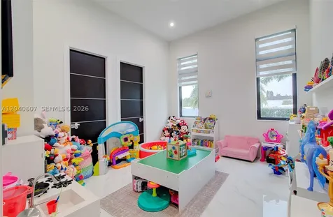 13052 NW 102nd Avenue Hialeah Gardens FL 33018