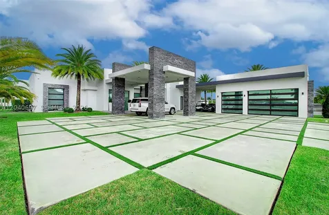 13052 NW 102nd Avenue Hialeah Gardens FL 33018