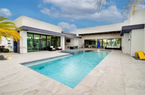 13052 NW 102nd Avenue Hialeah Gardens FL 33018