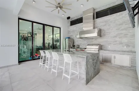 13052 NW 102nd Avenue Hialeah Gardens FL 33018