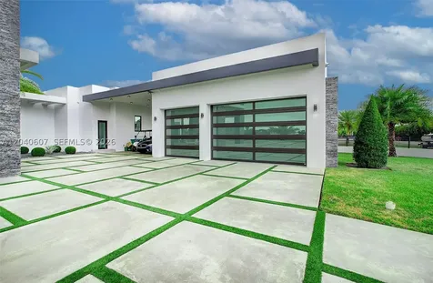 13052 NW 102nd Avenue Hialeah Gardens FL 33018