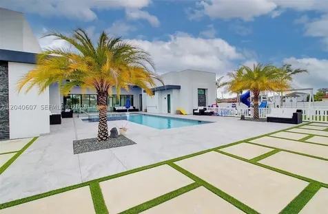 13052 NW 102nd Avenue Hialeah Gardens FL 33018