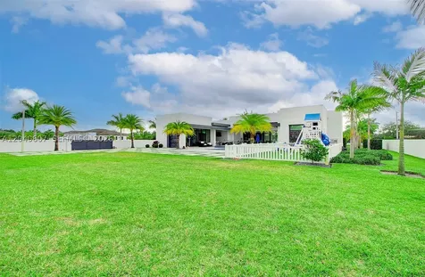 13052 NW 102nd Avenue Hialeah Gardens FL 33018