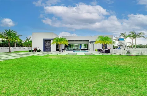 13052 NW 102nd Avenue Hialeah Gardens FL 33018
