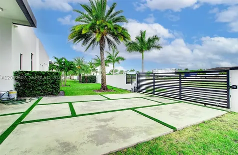 13052 NW 102nd Avenue Hialeah Gardens FL 33018