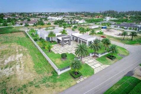 13052 NW 102nd Avenue Hialeah Gardens FL 33018