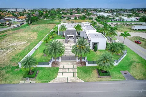 13052 NW 102nd Avenue Hialeah Gardens FL 33018