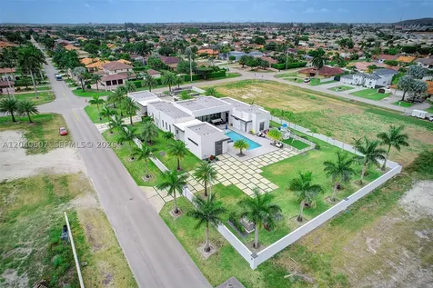 13052 NW 102nd Avenue Hialeah Gardens FL 33018