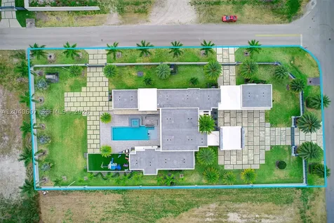 13052 NW 102nd Avenue Hialeah Gardens FL 33018
