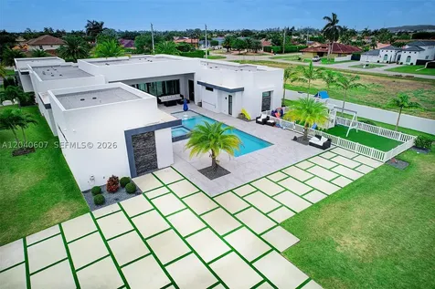 13052 NW 102nd Avenue Hialeah Gardens FL 33018