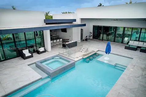 13052 NW 102nd Avenue Hialeah Gardens FL 33018