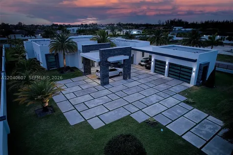 13052 NW 102nd Avenue Hialeah Gardens FL 33018