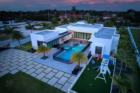 13052 NW 102nd Avenue Hialeah Gardens FL 33018
