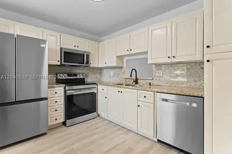 414 SE 10th Street Dania Beach FL 33004