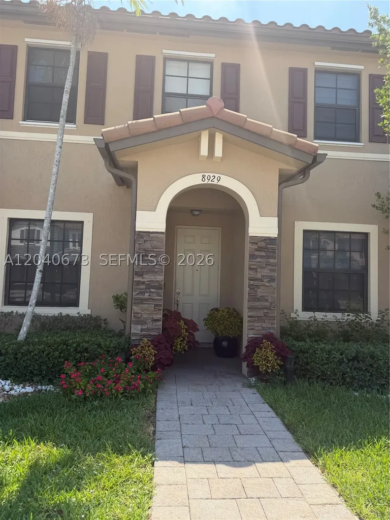 8929 W 35th Way Hialeah FL 33018