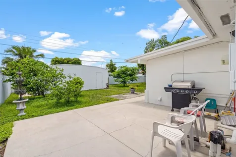 7701 W 16th Court Hialeah FL 33014