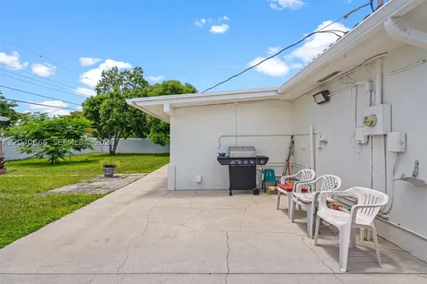 7701 W 16th Court Hialeah FL 33014