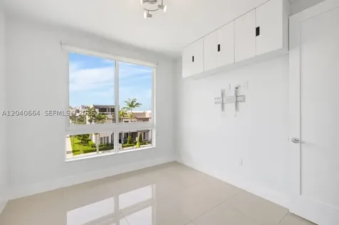 10471 NW 66th Street Doral FL 33178
