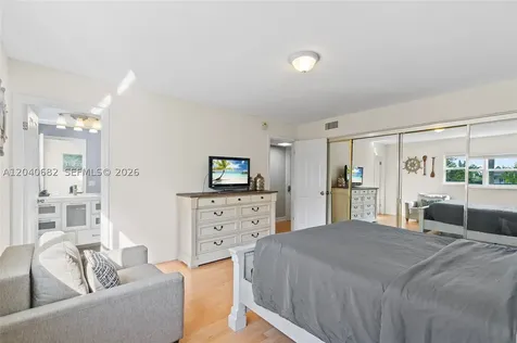 2424 NE 9th Street Fort Lauderdale FL 33304