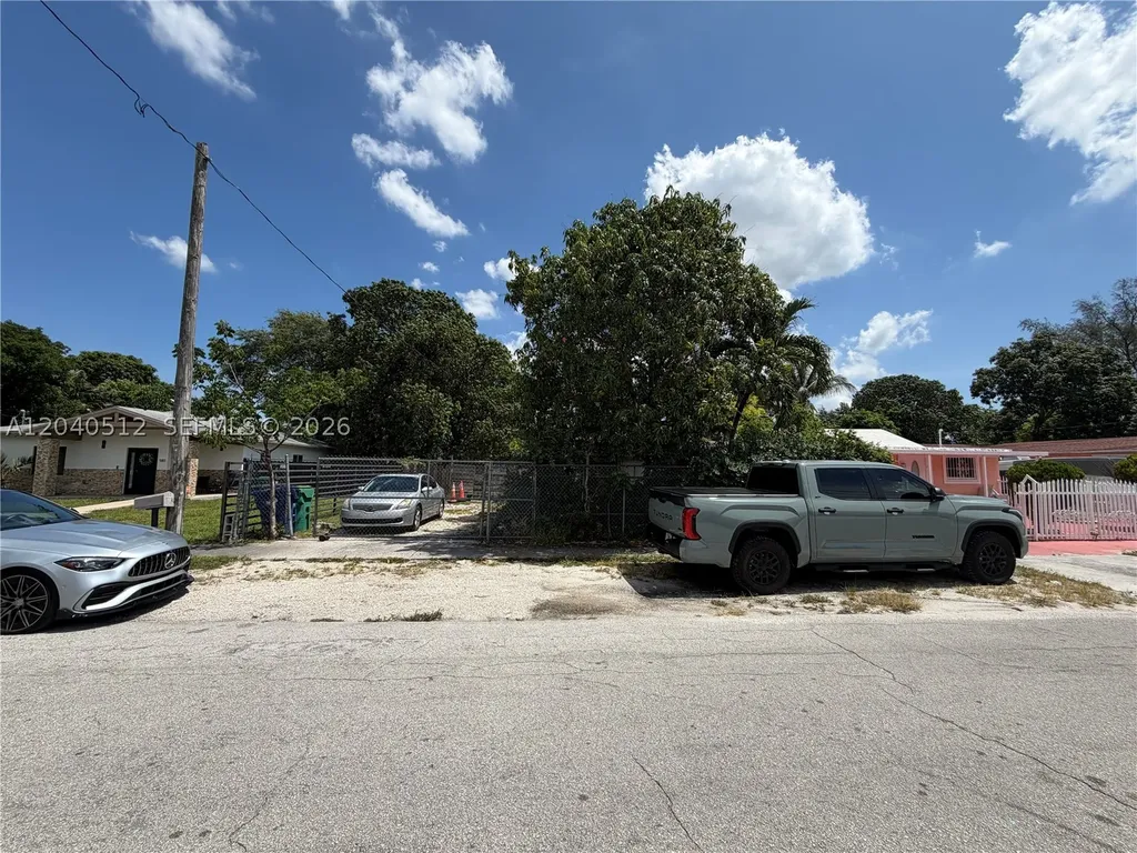 867 NW 109th Street Miami FL 33168