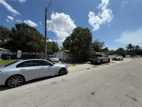 867 NW 109th Street Miami FL 33168