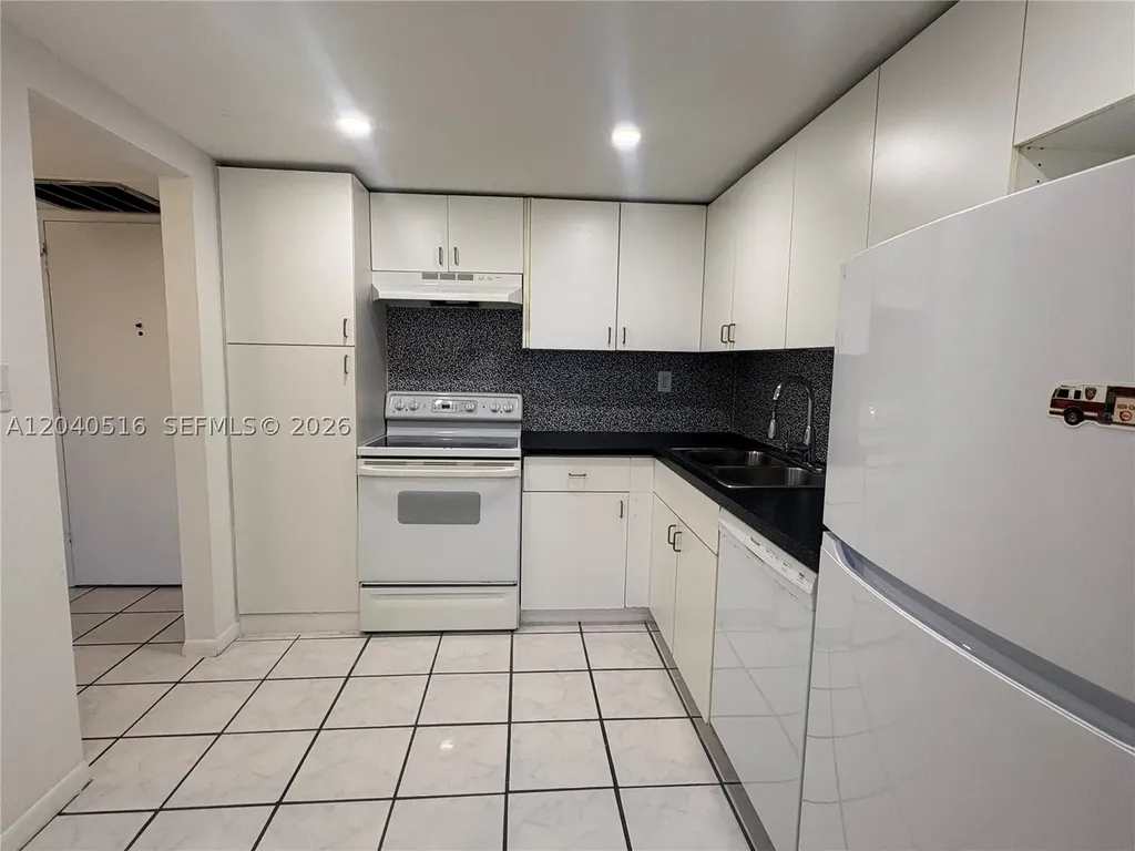 2741 Taft Street Hollywood FL 33020