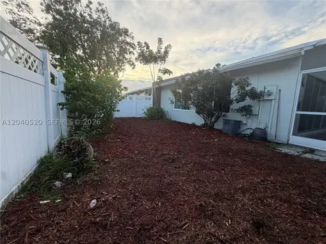 360 B Lakewood Circle E Margate FL 33063